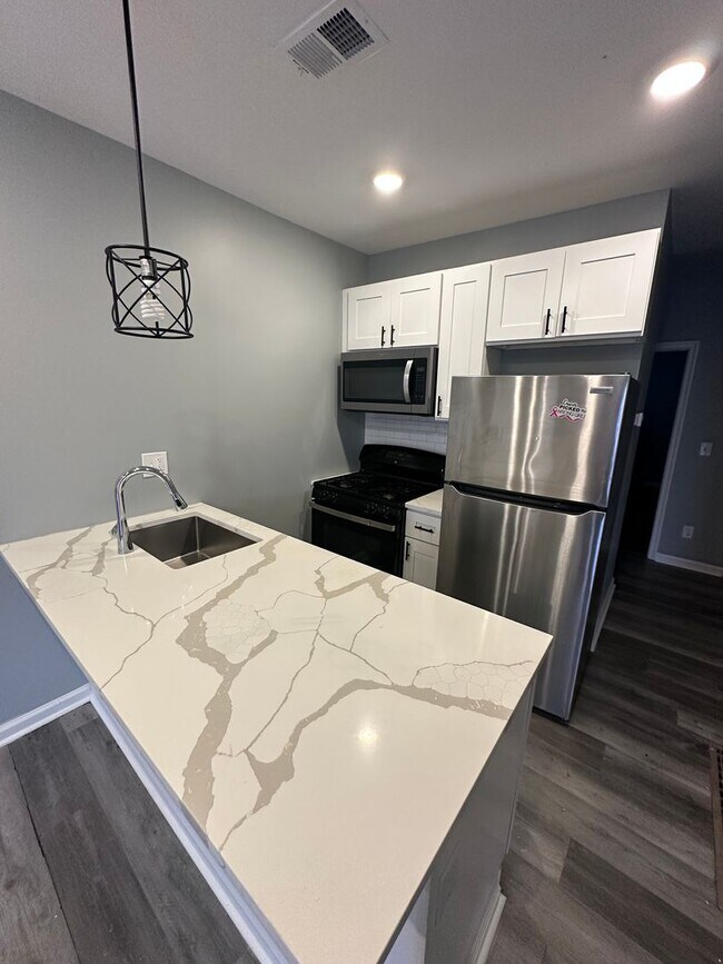 Building Photo - Section 8 Approved. Beautiful 4 bed, 1.5 house for rent