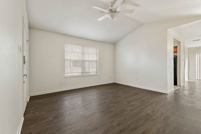 Building Photo - Adorable 3 bed in Quiet Neighborhood!