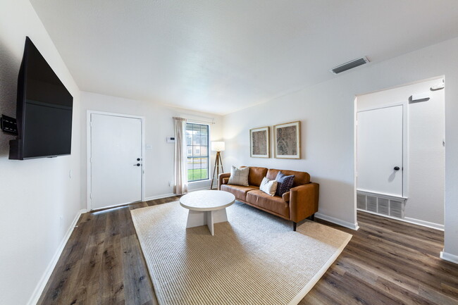 Building Photo - 203 W William Cannon Dr