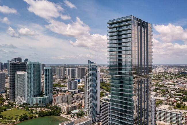 Building Photo - Elysee Miami