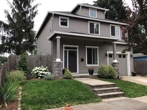 Building Photo - 5518 SE Pardee St