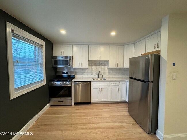 Building Photo - 137 Manor Dr