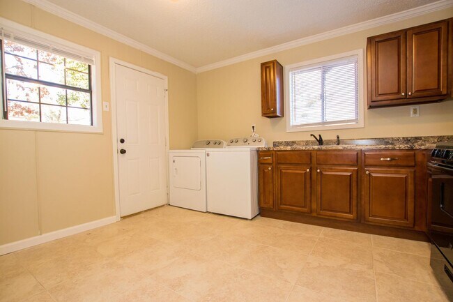 Foto del edificio - 4620 Prospect