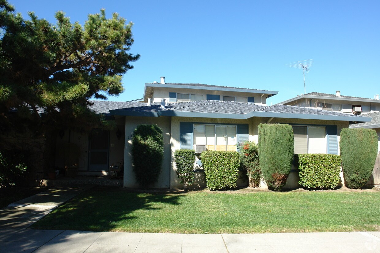 Building Photo - 1429 Lexington Dr