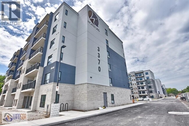 Building Photo - 3370 Stella Crescent