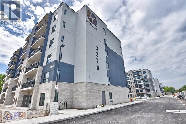 Photo du bâtiment - 3370 Stella Crescent