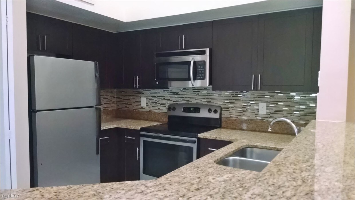 Foto principal - 9390 Marino Cir