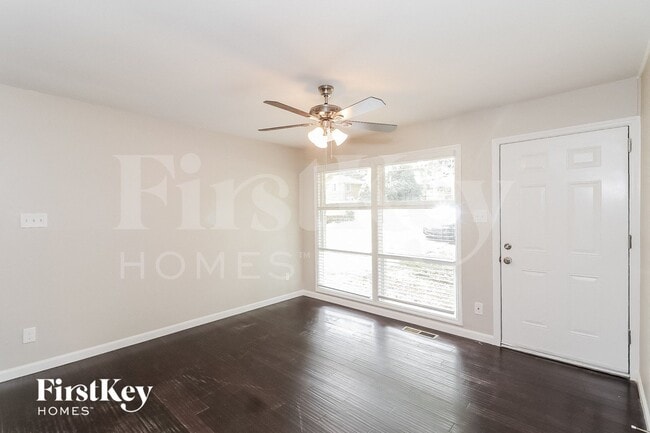 Building Photo - 2296 Lakewood Dr NW