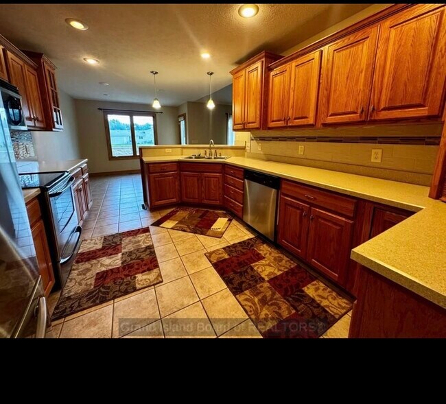 Foto del edificio - 4021 Sandalwood Dr