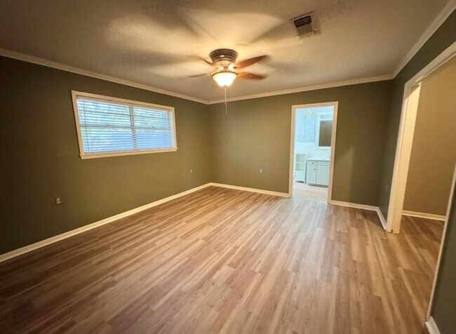 Building Photo - 1225 Lake Terrace Dr