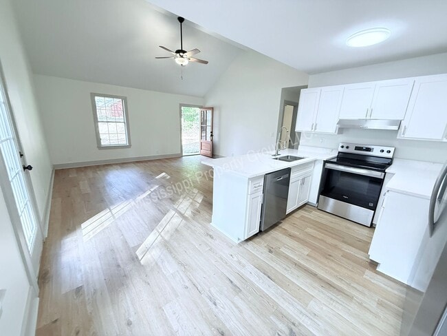 Building Photo - 2BR/2BA FOR RENT