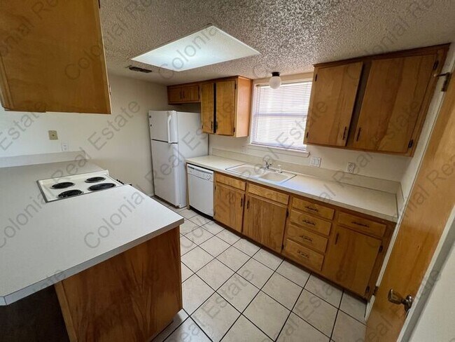 Building Photo - 2 Bedroom 2 Bathroom & 1 Car Garage