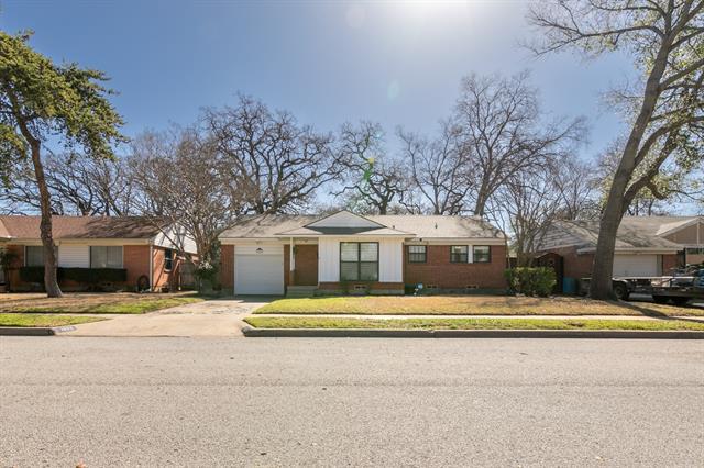 Foto del edificio - 1803 Oak Tree Ln