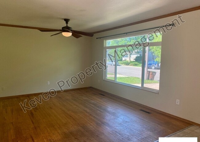 Foto del edificio - 1400 Hillcrest Dr