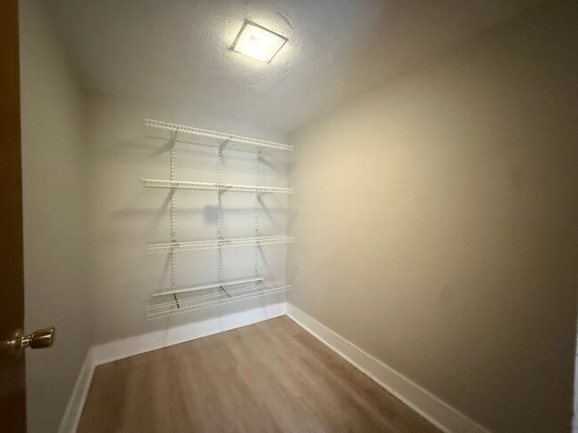 Building Photo - 5006 Sherwood Ln