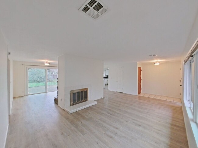 Foto del edificio - 3 Bedroom Family Home in the Harlow Street Bridge Area