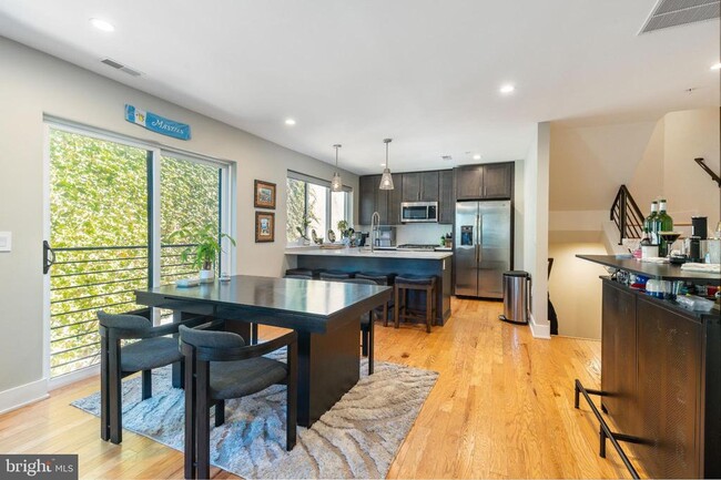 Foto del edificio - 1647 E Eyre St