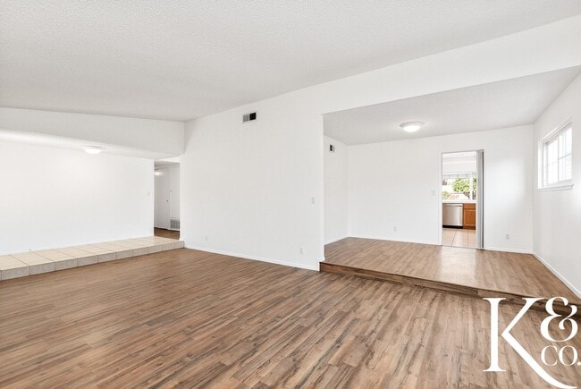 Foto del edificio - Stunning 4-Bedroom Simi Valley Home with P...