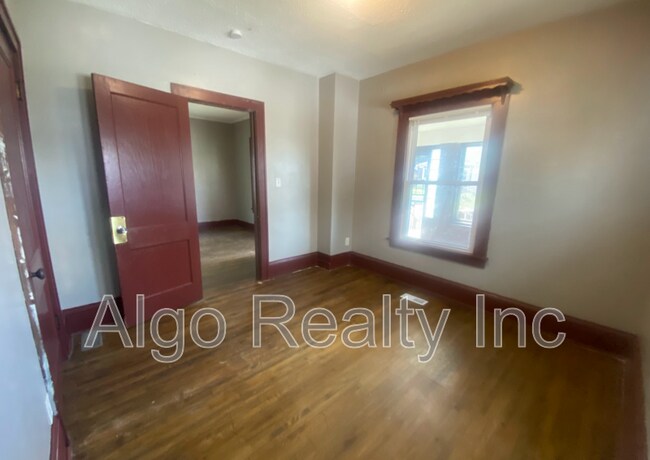 Foto del edificio - 3522 N Bryant Ave