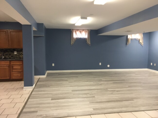 Foto del edificio - 9310 Myrtle Ave