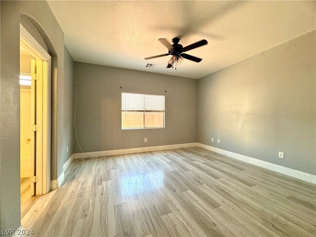 Foto del edificio - 8911 Mossy Hollow Ave