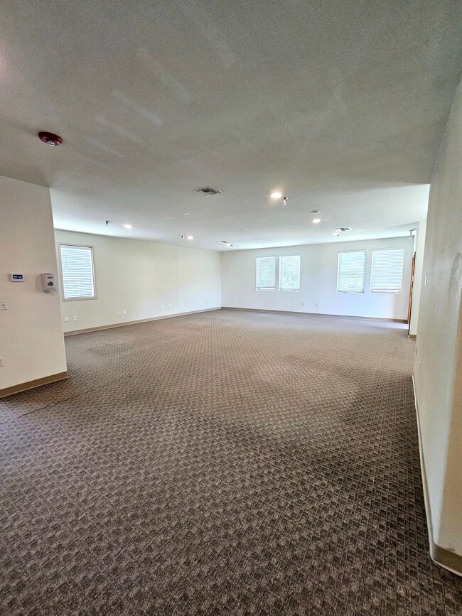 Building Photo - 605 E Alvarado St