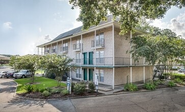 Building Photo - River Oaks Apartments