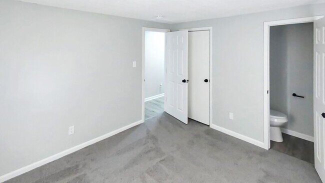 Building Photo - 949 S Harris Ave