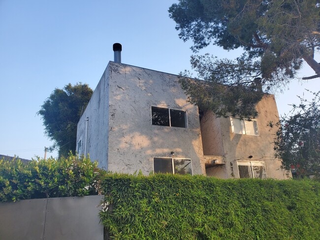 Building Photo - 676 San Juan Ave