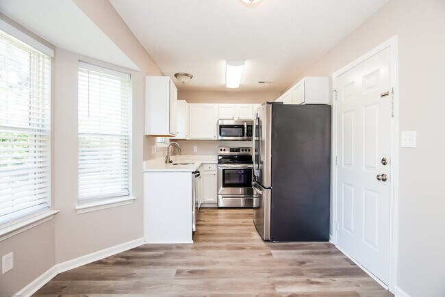 Building Photo - 7212 Kavan Hunter Dr