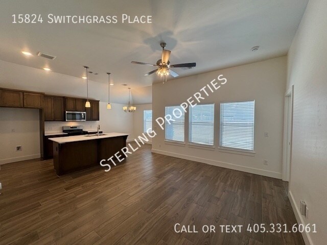 Foto del edificio - 15824 Switchgrass Pl