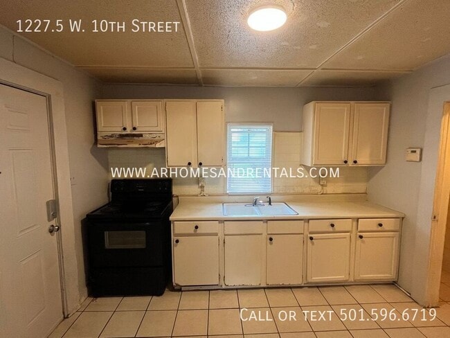 Foto del edificio - 1227.5 W 10th St