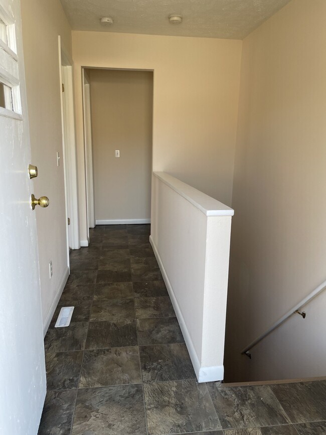 Entrada dividida superior - 310 Galvin Rd N