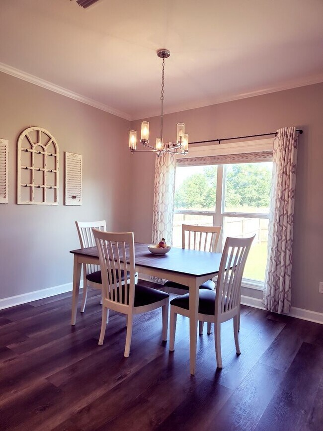 Building Photo - Valley Stream Subdivision!