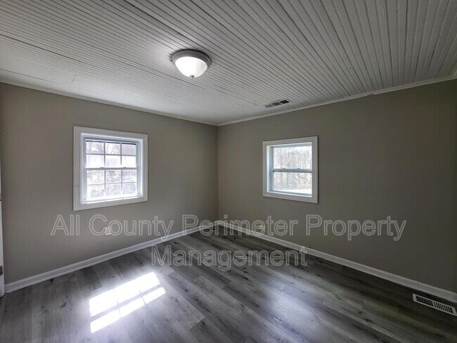 Foto del edificio - 2308 Lakewood Ave SW