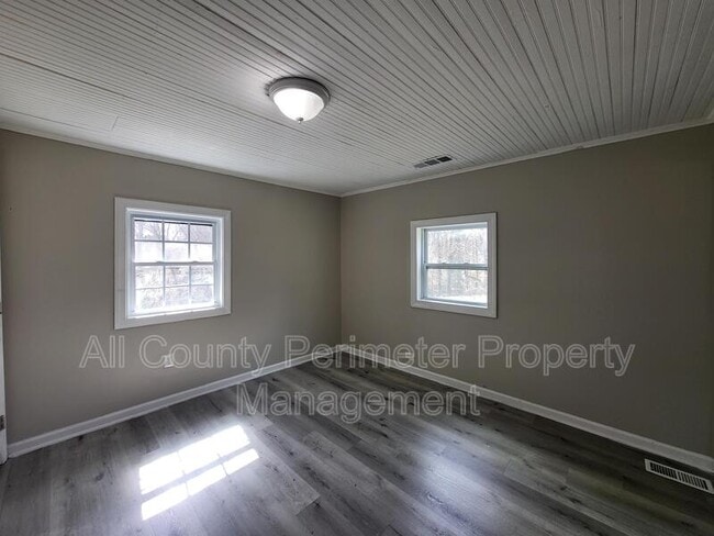 Building Photo - 2308 Lakewood Ave SW