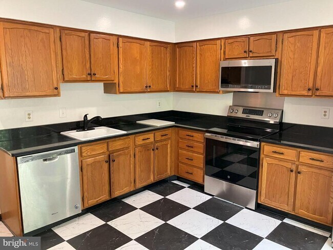 Building Photo - 10195 Valentino Dr