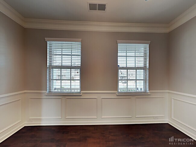 Building Photo - 2914 San Saba St