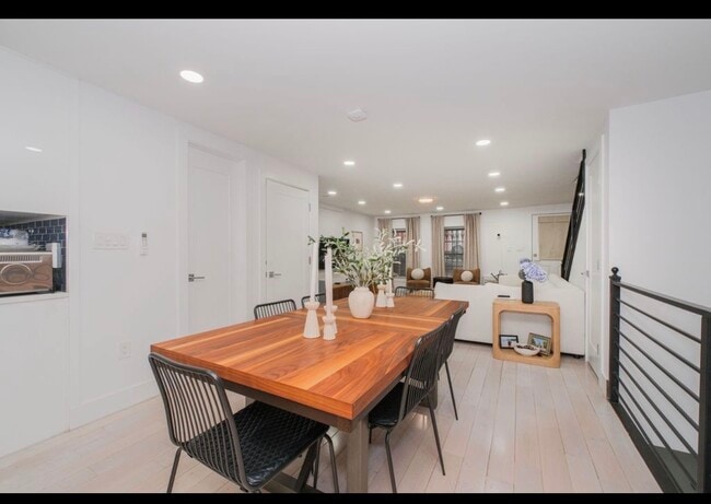 Foto del edificio - 214 Patchen Ave