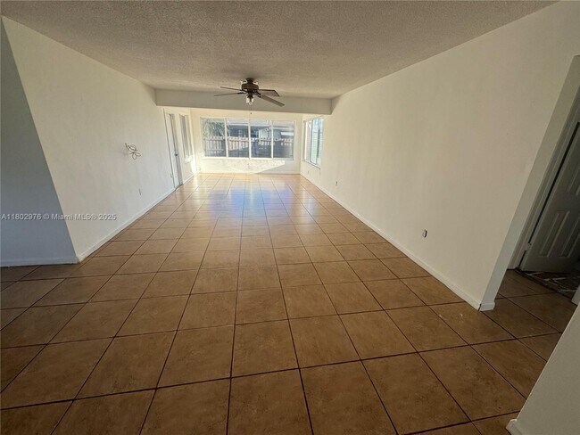 Foto del edificio - 8511 NW 11th St