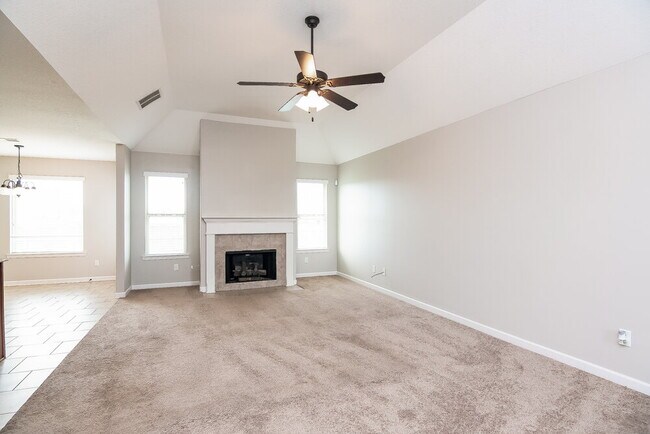 Building Photo - 40 Willow Springs Ln