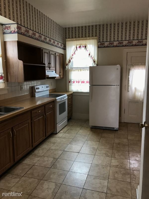 Building Photo - 3 br, 2 bath House - 811 Holyoake Road