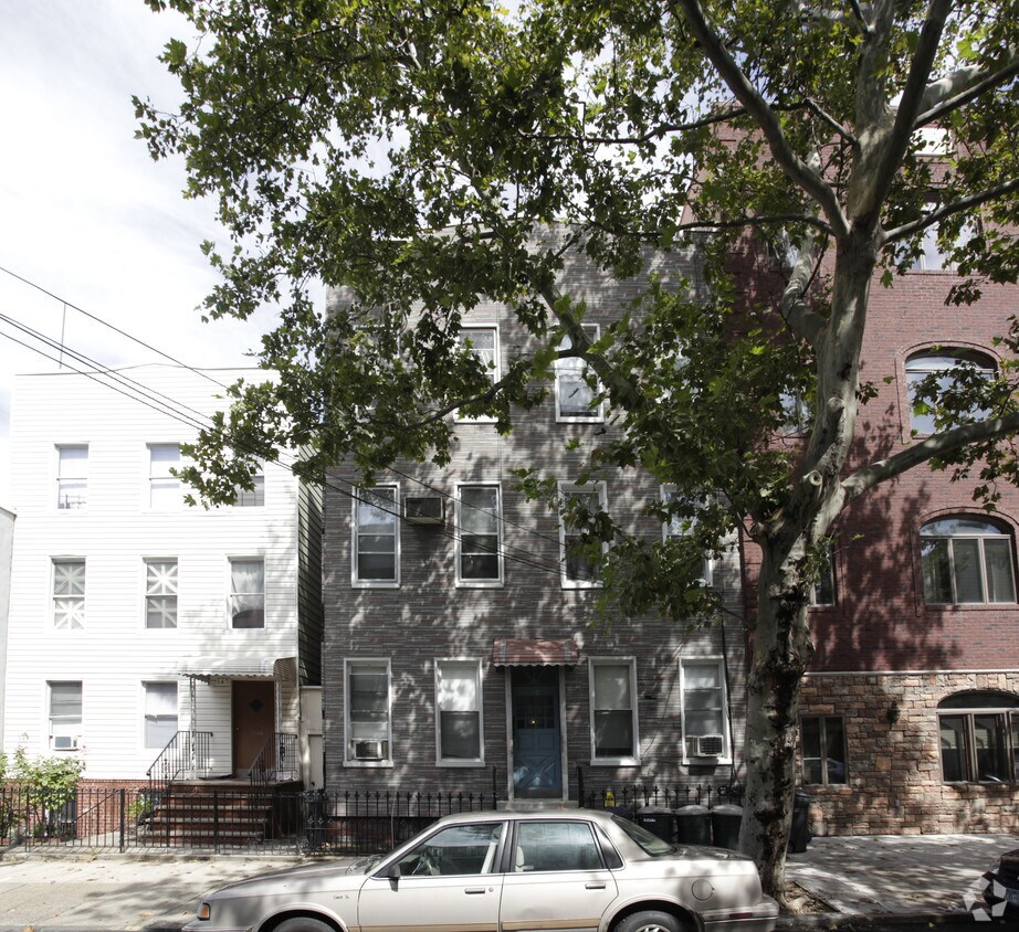 Building Photo - 149 Frost St
