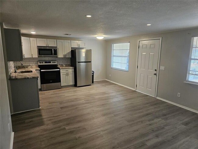 Building Photo - 614 Dogwood Ct