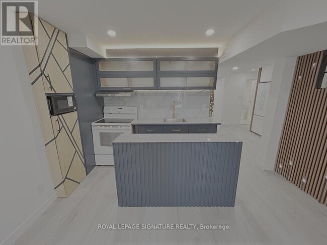 Building Photo - 130 King St