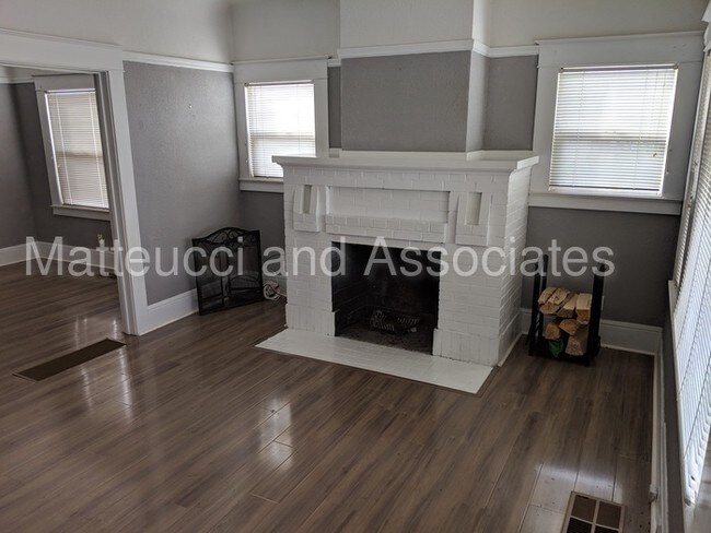 Foto del edificio - 2 bed 1 bath close to miracle mile