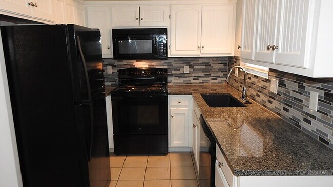 Foto del edificio - 3 bed 2.5 bath Townhome In Indep near the ...