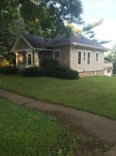 Building Photo - 916 W 18th St