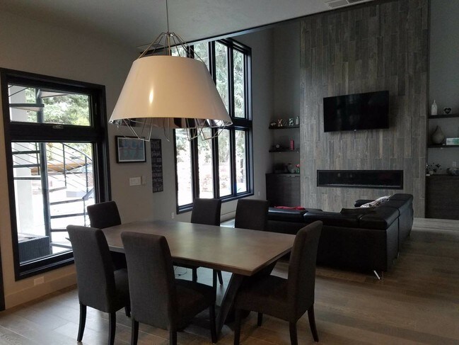 Foto del edificio - 3124 N Crane Creek Rd