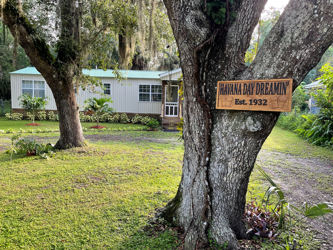 Building Photo - Havana Day Dreaming cottage in the coveted...